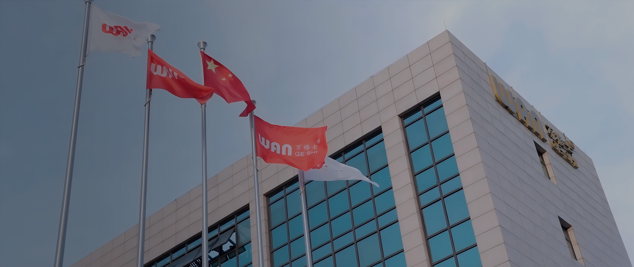 铝材塑造世界，我们塑造铝材